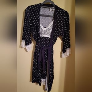NWOT mat hung nightgown and robe set